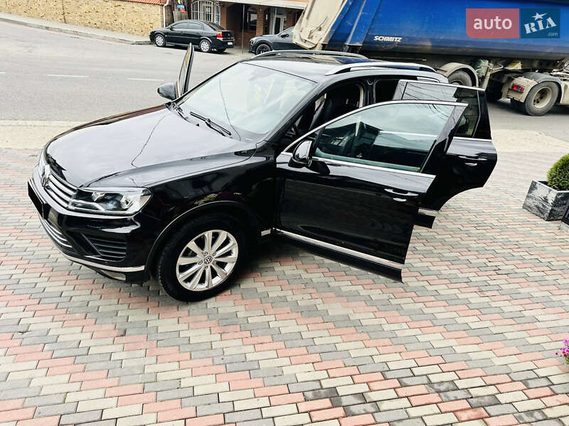 Внедорожник / Кроссовер Volkswagen Touareg 2015 в Грушево