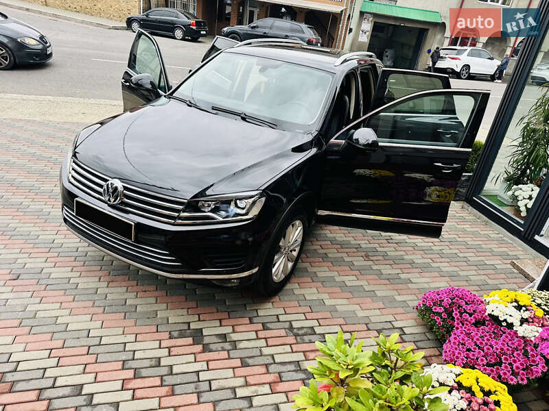Внедорожник / Кроссовер Volkswagen Touareg 2015 в Грушево