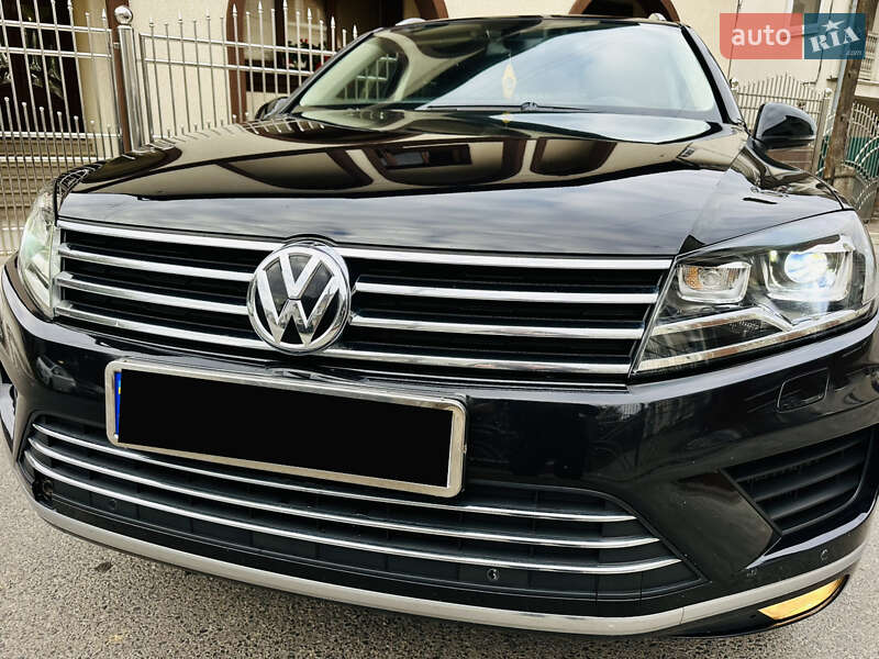 Внедорожник / Кроссовер Volkswagen Touareg 2015 в Грушево