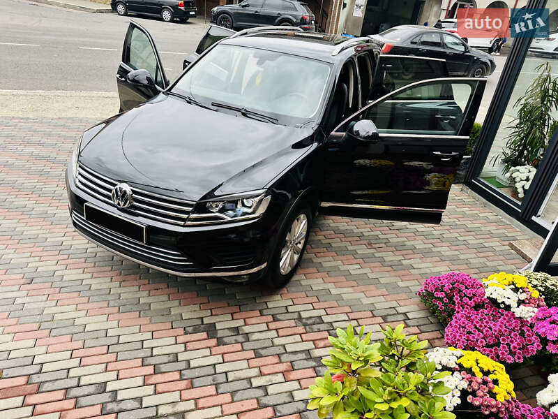 Внедорожник / Кроссовер Volkswagen Touareg 2015 в Грушево