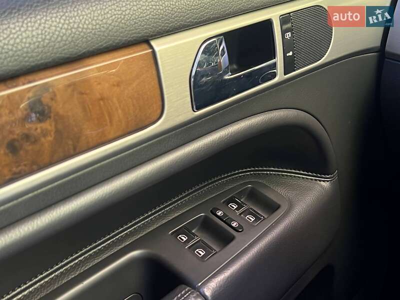 Внедорожник / Кроссовер Volkswagen Touareg 2008 в Киеве