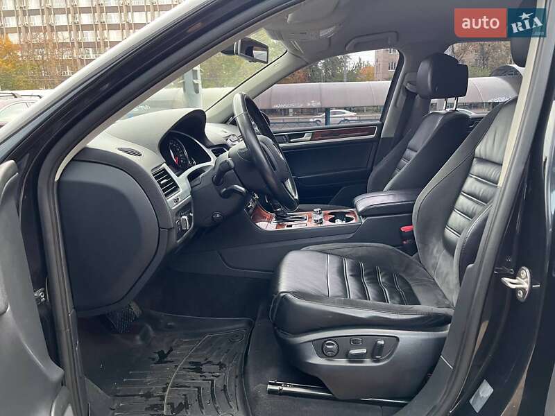 Позашляховик / Кросовер Volkswagen Touareg 2012 в Києві