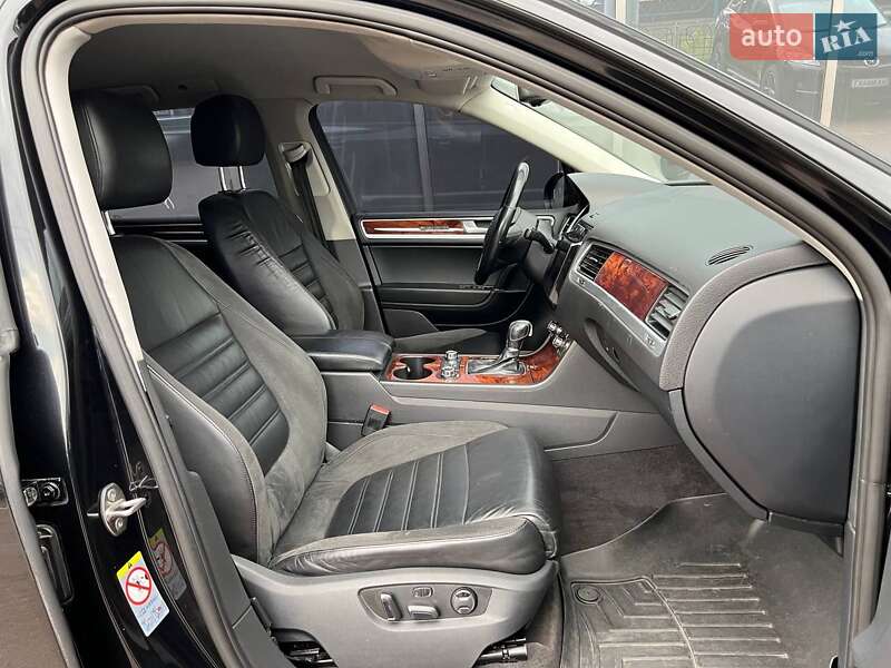 Позашляховик / Кросовер Volkswagen Touareg 2012 в Києві