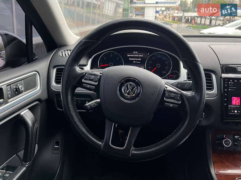 Позашляховик / Кросовер Volkswagen Touareg 2012 в Києві