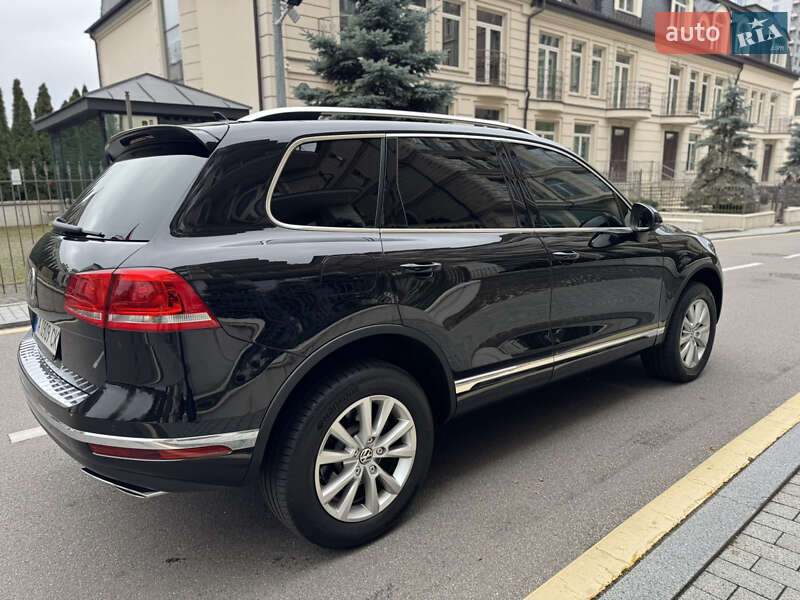 Позашляховик / Кросовер Volkswagen Touareg 2016 в Києві