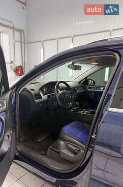 Позашляховик / Кросовер Volkswagen Touareg 2012 в 