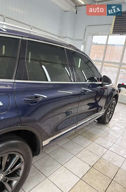 Позашляховик / Кросовер Volkswagen Touareg 2012 в 