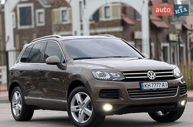 Позашляховик / Кросовер Volkswagen Touareg 2014 в Києві