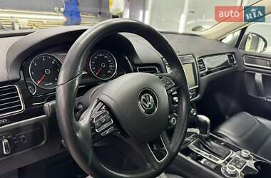 Внедорожник / Кроссовер Volkswagen Touareg 2015 в 