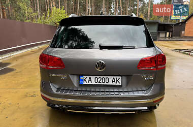 Внедорожник / Кроссовер Volkswagen Touareg 2015 в 