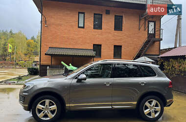 Внедорожник / Кроссовер Volkswagen Touareg 2015 в 