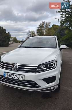 Позашляховик / Кросовер Volkswagen Touareg 2014 в Чорноморську