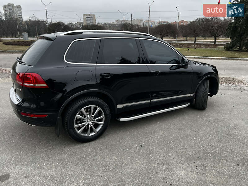 Позашляховик / Кросовер Volkswagen Touareg 2013 в Сумах