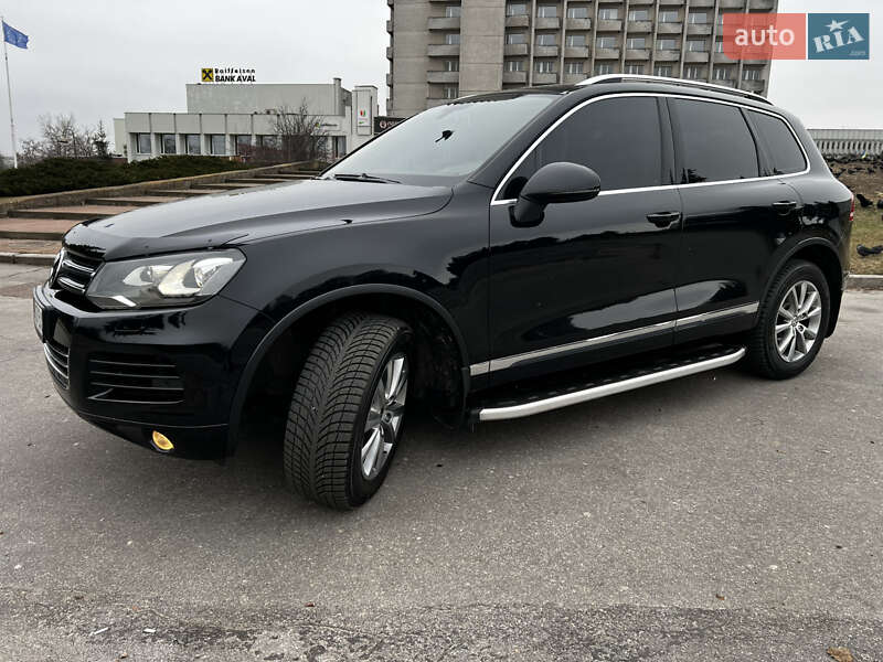 Позашляховик / Кросовер Volkswagen Touareg 2013 в Сумах