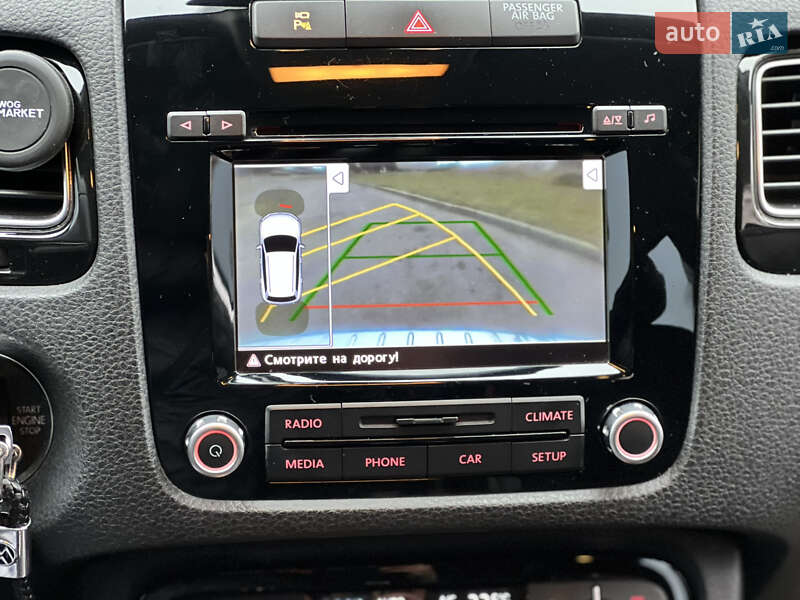 Позашляховик / Кросовер Volkswagen Touareg 2013 в Сумах