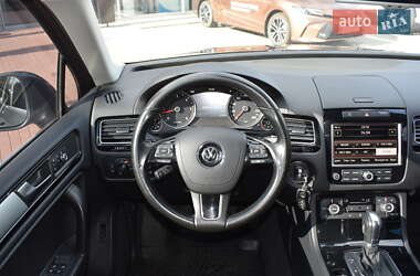 Внедорожник / Кроссовер Volkswagen Touareg 2014 в 