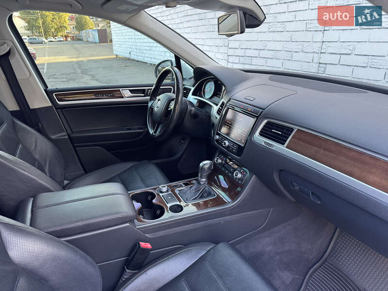 Позашляховик / Кросовер Volkswagen Touareg 2015 в Києві фото 35 Позашляховик / Кросовер Volkswagen Touareg 2015 в Києві