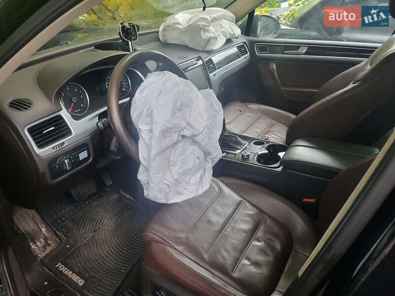 Внедорожник / Кроссовер Volkswagen Touareg 2012 в Киеве