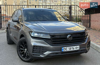 Внедорожник / Кроссовер Volkswagen Touareg 2018 в 