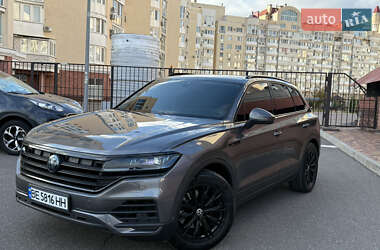 Внедорожник / Кроссовер Volkswagen Touareg 2018 в 