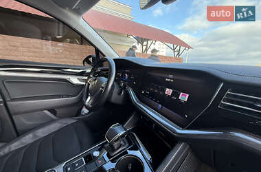 Внедорожник / Кроссовер Volkswagen Touareg 2018 в 