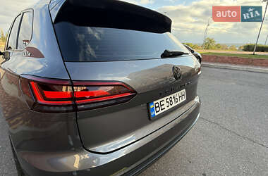 Внедорожник / Кроссовер Volkswagen Touareg 2018 в 