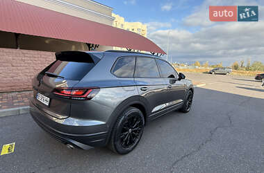 Внедорожник / Кроссовер Volkswagen Touareg 2018 в 