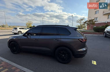 Внедорожник / Кроссовер Volkswagen Touareg 2018 в 