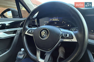 Внедорожник / Кроссовер Volkswagen Touareg 2018 в 