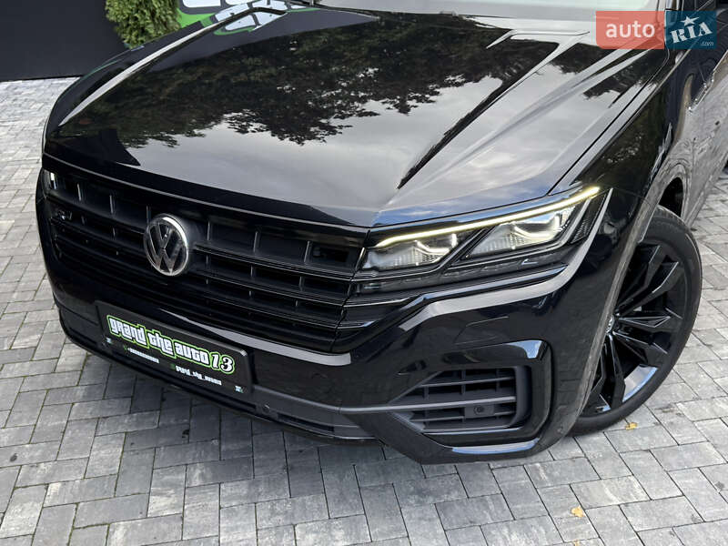Внедорожник / Кроссовер Volkswagen Touareg 2020 в Киеве