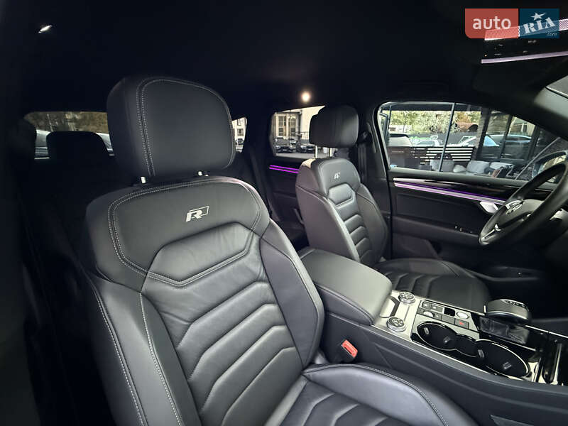 Внедорожник / Кроссовер Volkswagen Touareg 2020 в Киеве