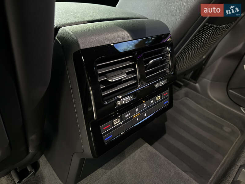 Внедорожник / Кроссовер Volkswagen Touareg 2020 в Киеве