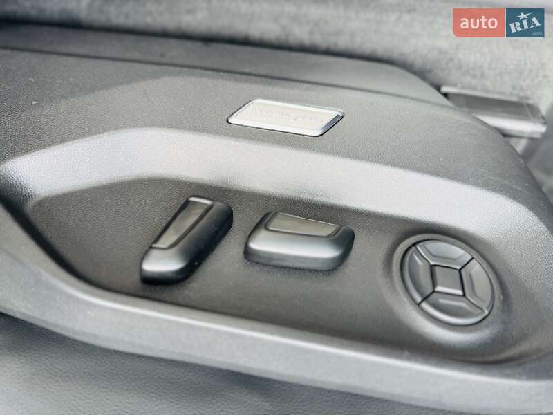 Внедорожник / Кроссовер Volkswagen Touareg 2018 в Днепре фото 46 Внедорожник / Кроссовер Volkswagen Touareg 2018 в Днепре