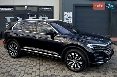 Внедорожник / Кроссовер Volkswagen Touareg 2019 в 