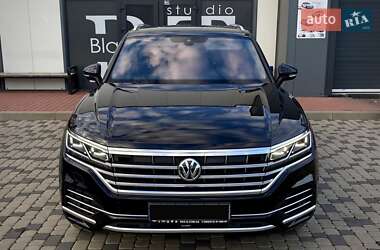 Внедорожник / Кроссовер Volkswagen Touareg 2019 в 