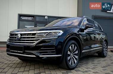 Внедорожник / Кроссовер Volkswagen Touareg 2019 в 