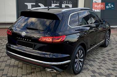 Внедорожник / Кроссовер Volkswagen Touareg 2019 в 
