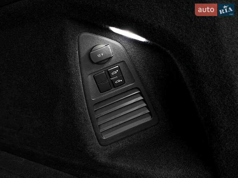 Позашляховик / Кросовер Volkswagen Touareg 2019 в Мукачевому