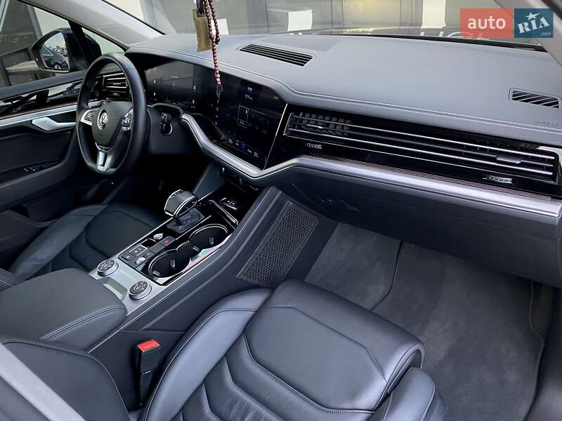 Позашляховик / Кросовер Volkswagen Touareg 2019 в Мукачевому
