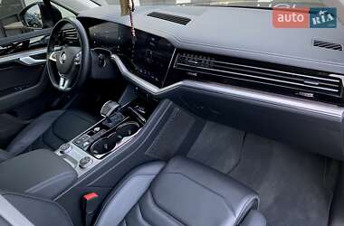 Внедорожник / Кроссовер Volkswagen Touareg 2019 в 