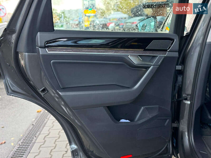 Внедорожник / Кроссовер Volkswagen Touareg 2021 в Киеве фото 44 Внедорожник / Кроссовер Volkswagen Touareg 2021 в Киеве