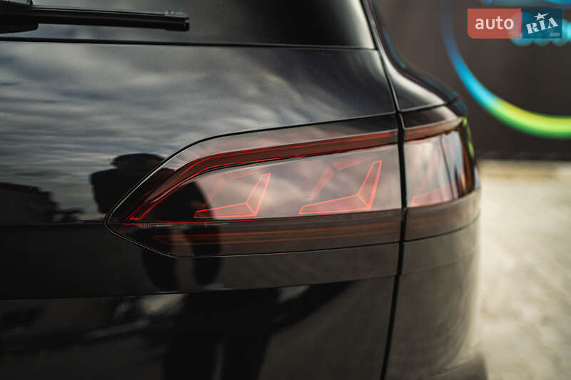 Позашляховик / Кросовер Volkswagen Touareg 2019 в Луцьку