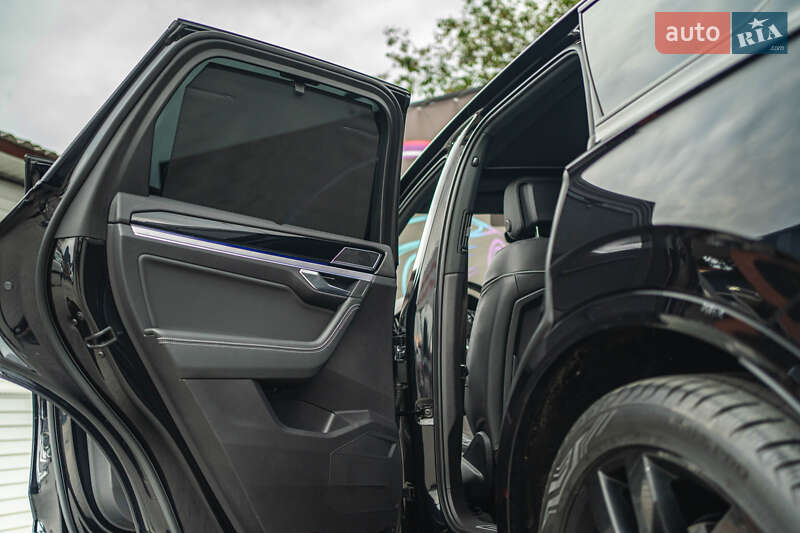Позашляховик / Кросовер Volkswagen Touareg 2019 в Луцьку