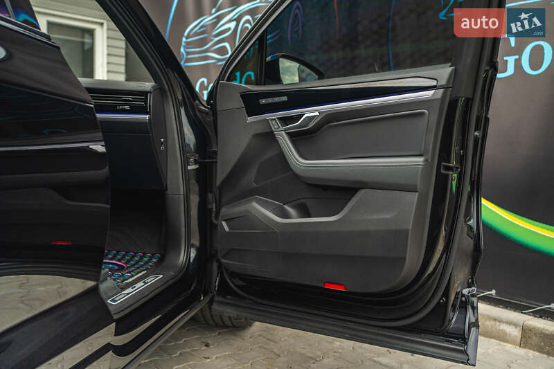 Позашляховик / Кросовер Volkswagen Touareg 2019 в Луцьку