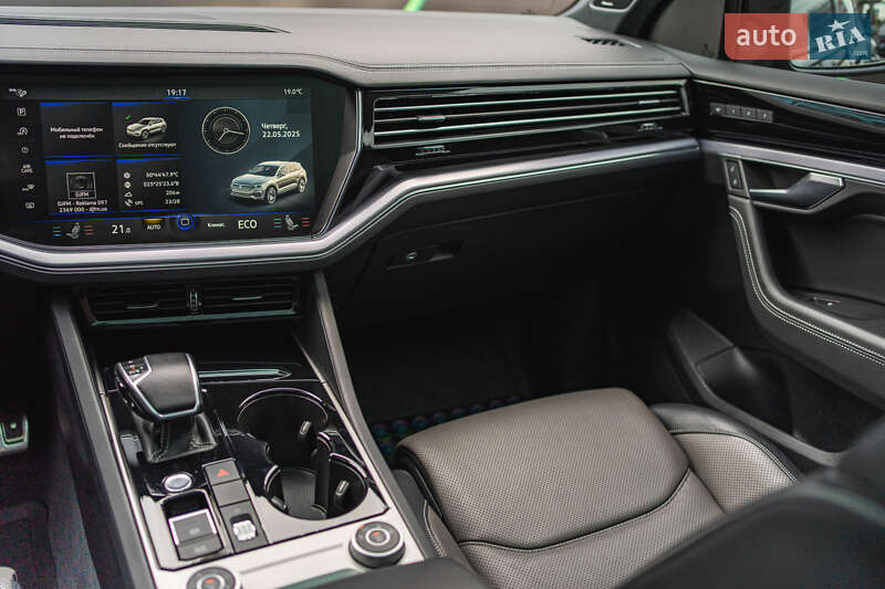 Позашляховик / Кросовер Volkswagen Touareg 2019 в Луцьку