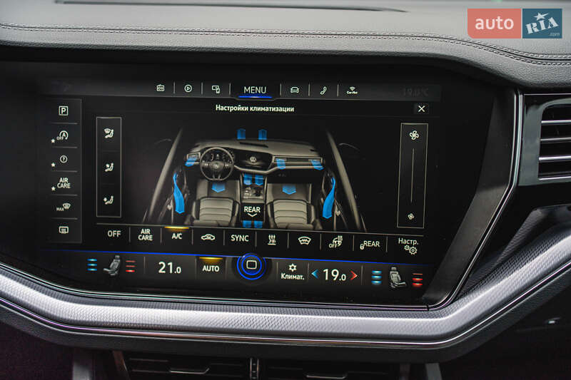 Позашляховик / Кросовер Volkswagen Touareg 2019 в Луцьку