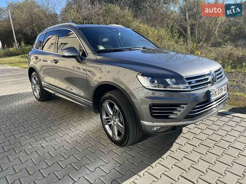 Внедорожник / Кроссовер Volkswagen Touareg 2016 в Хмельницком