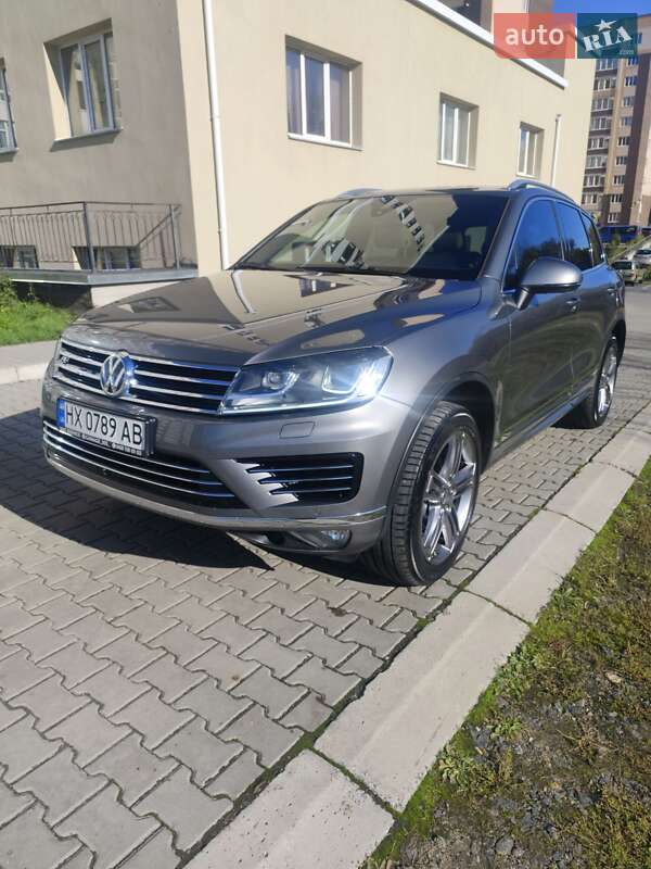 Внедорожник / Кроссовер Volkswagen Touareg 2016 в Хмельницком