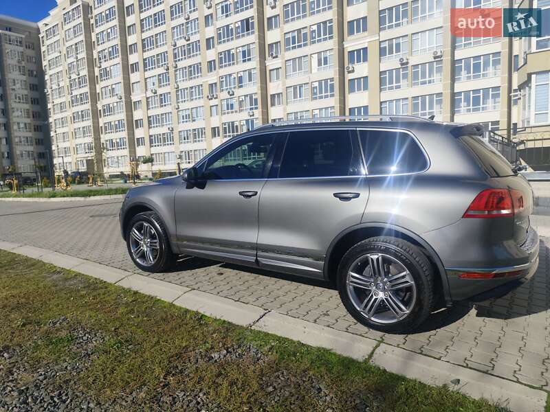 Внедорожник / Кроссовер Volkswagen Touareg 2016 в Хмельницком