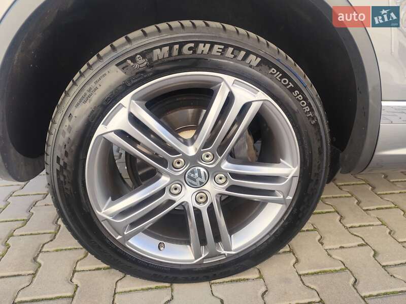 Внедорожник / Кроссовер Volkswagen Touareg 2016 в Хмельницком